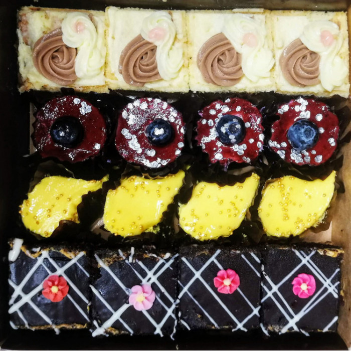 SET OF SMALL CAKES (400gr)