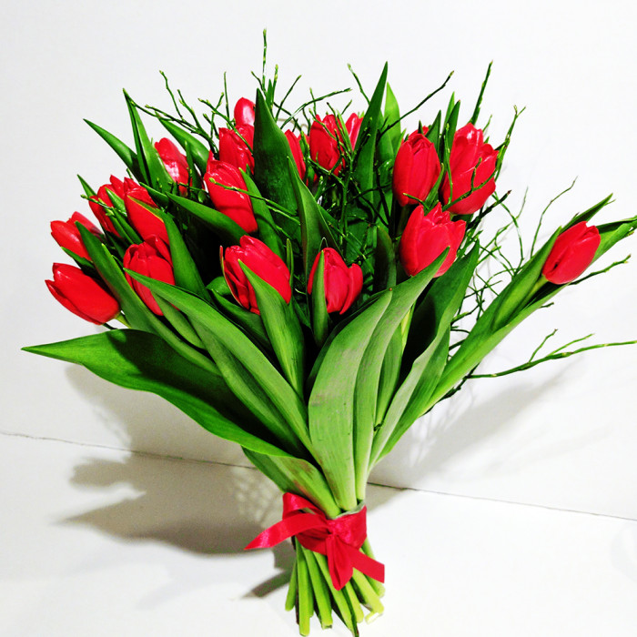 Bouquet of red tulips "Simona"