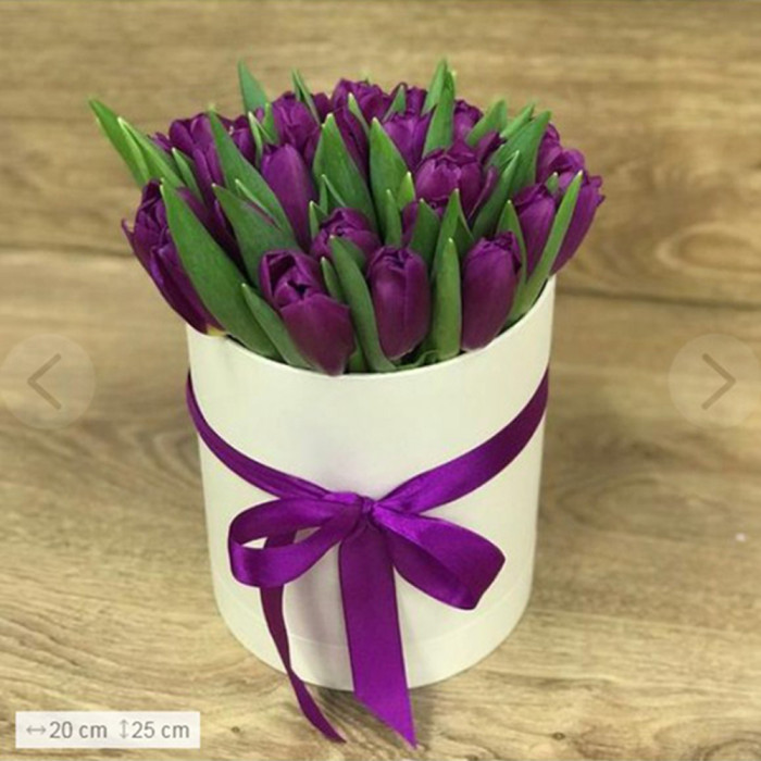 29 фиолетовых тюльпанов в коробке