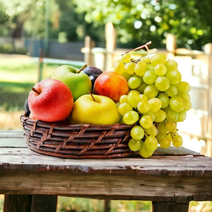 Fruit basket 3kg Grapes & Apples